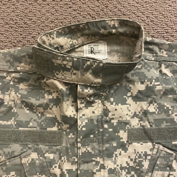 Army Combat Uniform (ACU) Shirt Size Small-Regular - Picture 9 of 15